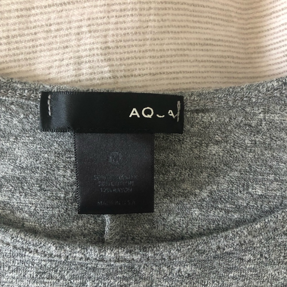 Cropped Ruffle Bottom Tee - Picture 4 of 4